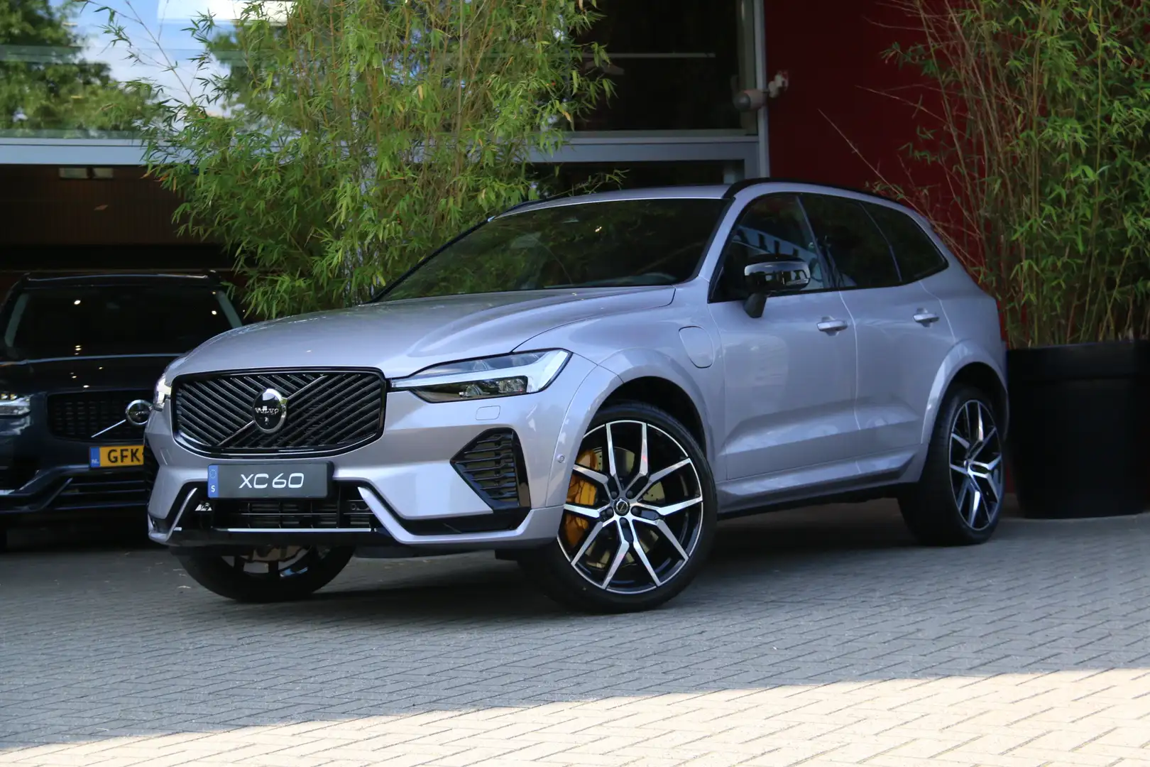 Volvo XC60 Polestar Engineered Recharge Plug-In Hybrid AWD | Grigio - 1