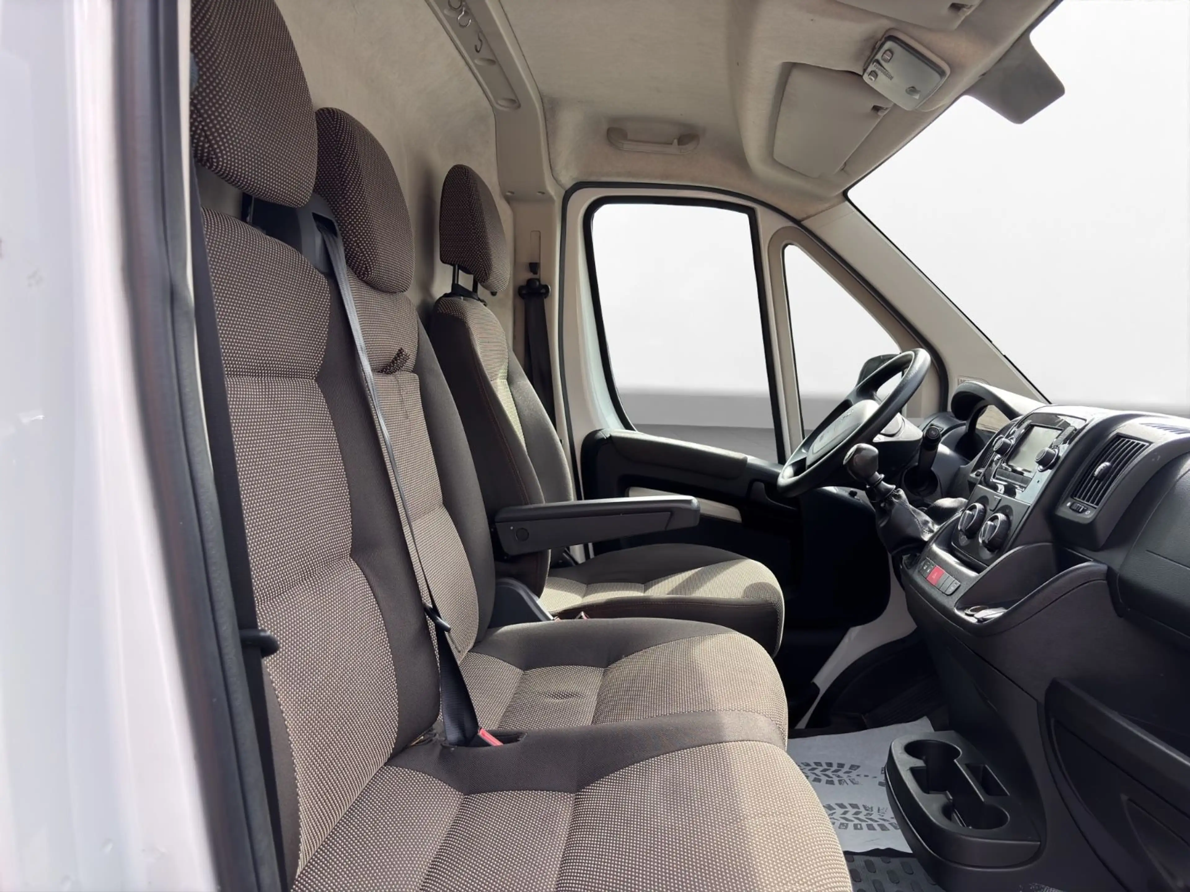 Peugeot Boxer Hochraum 335 L3H2 Pro BlueHDi 140 S 1Hand TüvNeu — photo 12