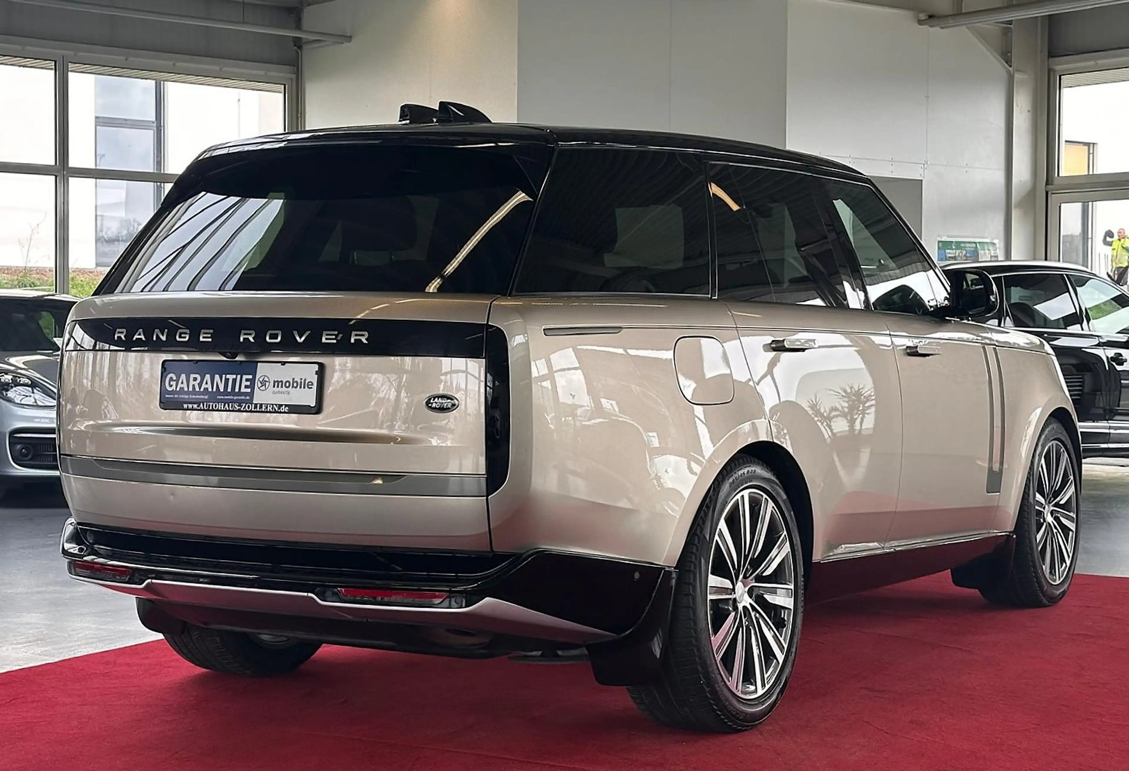 Land Rover Range Rover P400 HSE SWB PANO STANDHEIZUNG HUD — photo 5