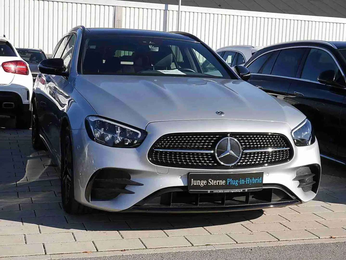 Mercedes-Benz E 300 e T-Modell+AMG+Night+Burmester+Pano+360°++ Silber - 2