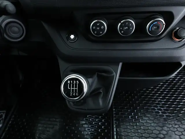 Renault Trafic view 13