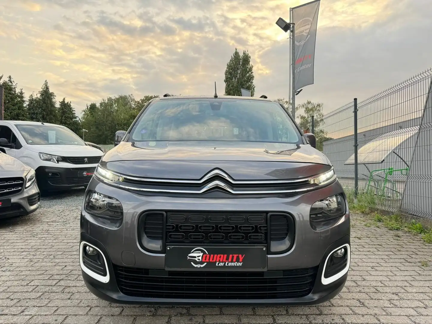 Citroen Berlingo 2019 110dkm 110pk Navi Euro6d GARANTIE Gris - 2