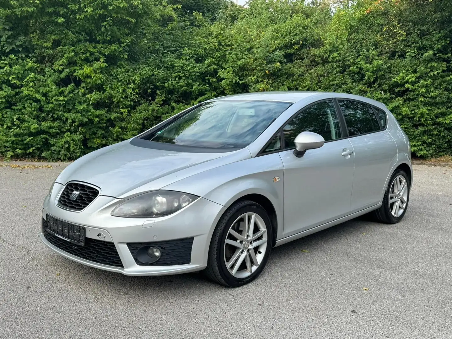 SEAT Leon 2.0 TDI CR 125kW FR DSG Automatik Bi-Xenon Silber - 1