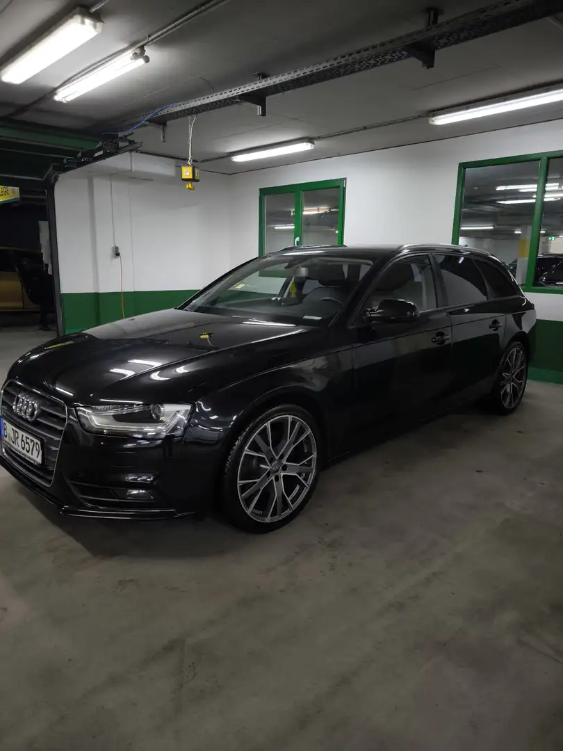 Audi A4 Ambition Schwarz - 1