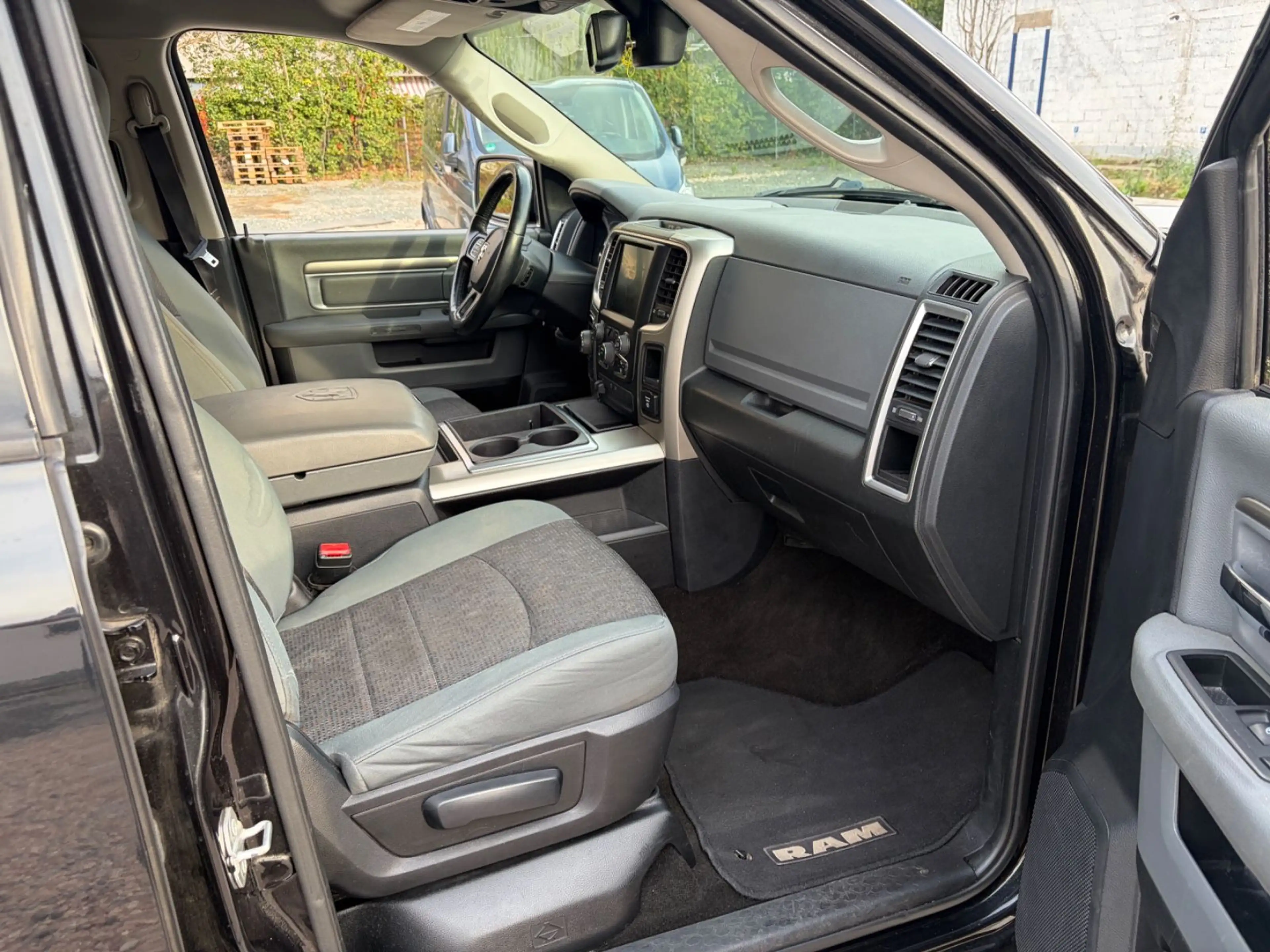 Dodge RAM 5.7 V8 Doka Hemi Bighorn *rostfrei* Facelift — photo 10