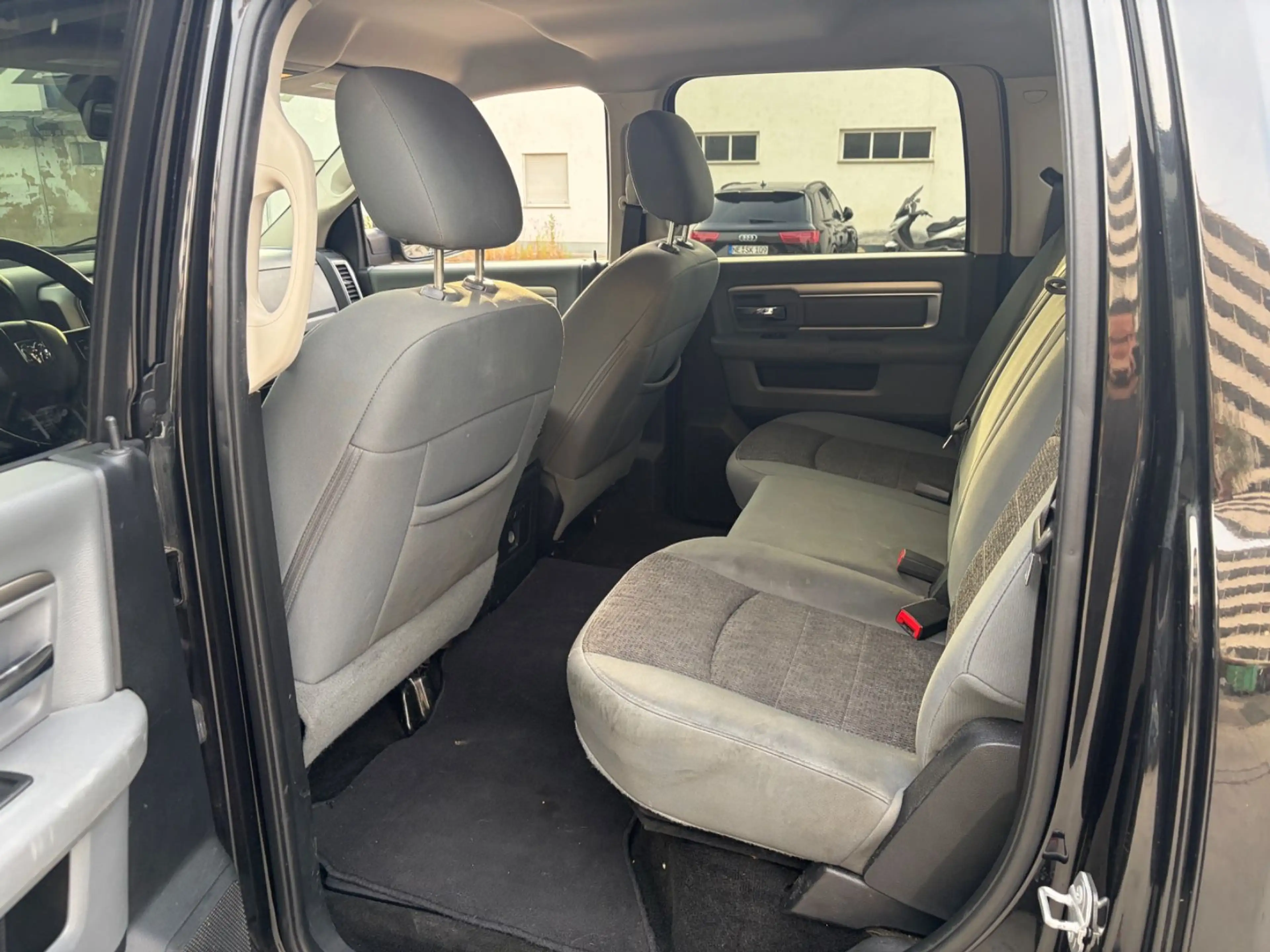 Dodge RAM 5.7 V8 Doka Hemi Bighorn *rostfrei* Facelift — photo 11
