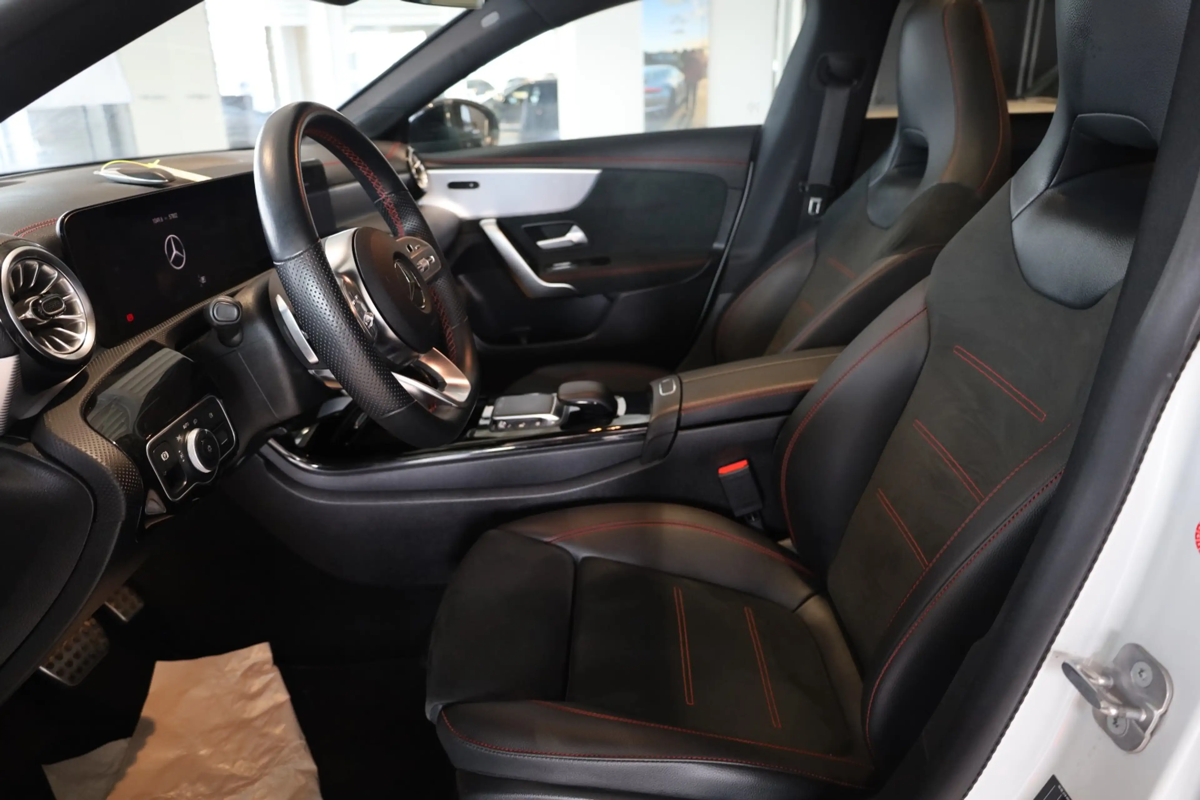 Mercedes-Benz CLA 220 d Shooting Brake AMG Line PANO/HUD — photo 16