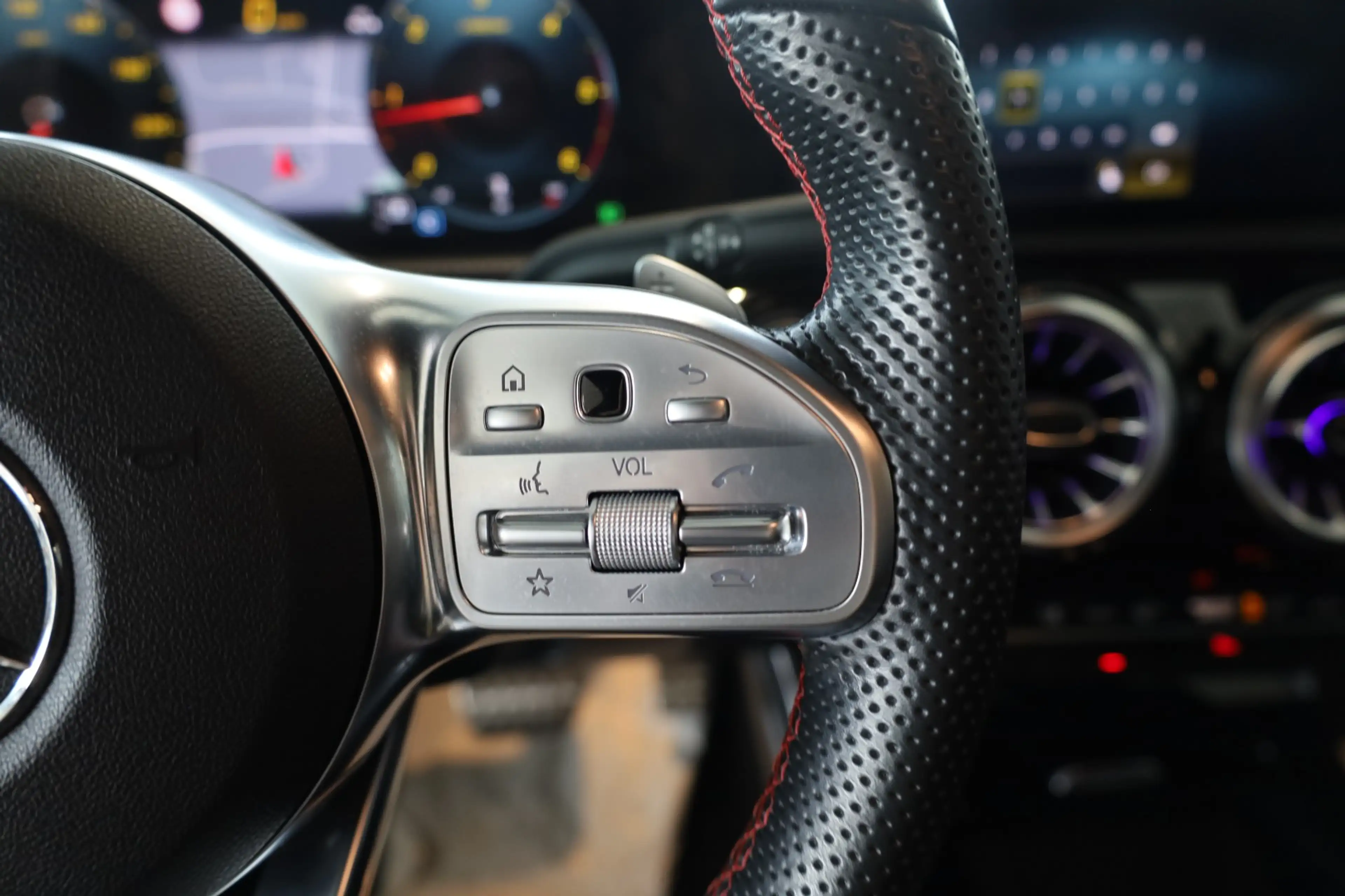 Mercedes-Benz CLA 220 d Shooting Brake AMG Line PANO/HUD — photo 21