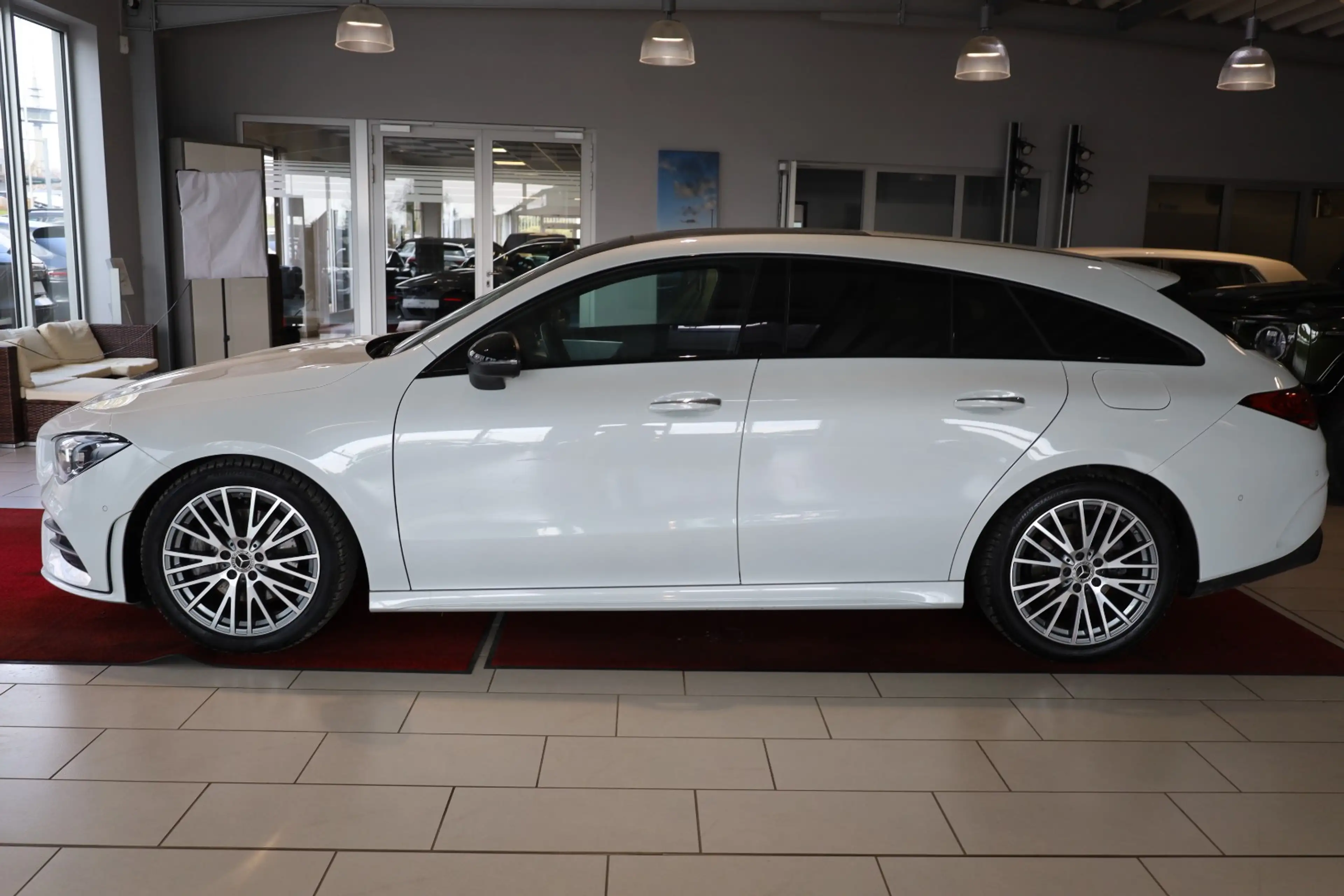 Mercedes-Benz CLA 220 d Shooting Brake AMG Line PANO/HUD — photo 2