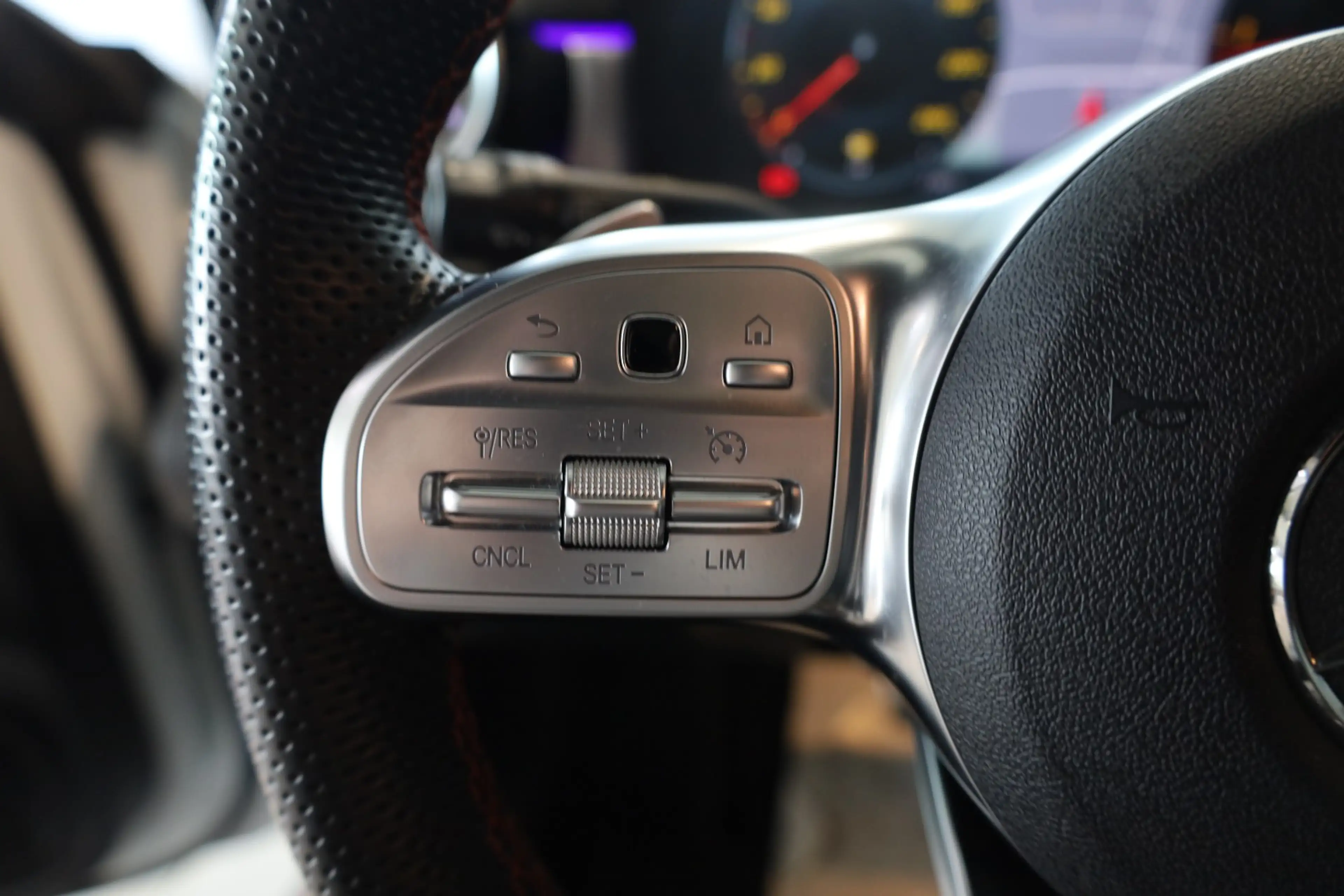 Mercedes-Benz CLA 220 d Shooting Brake AMG Line PANO/HUD — photo 20