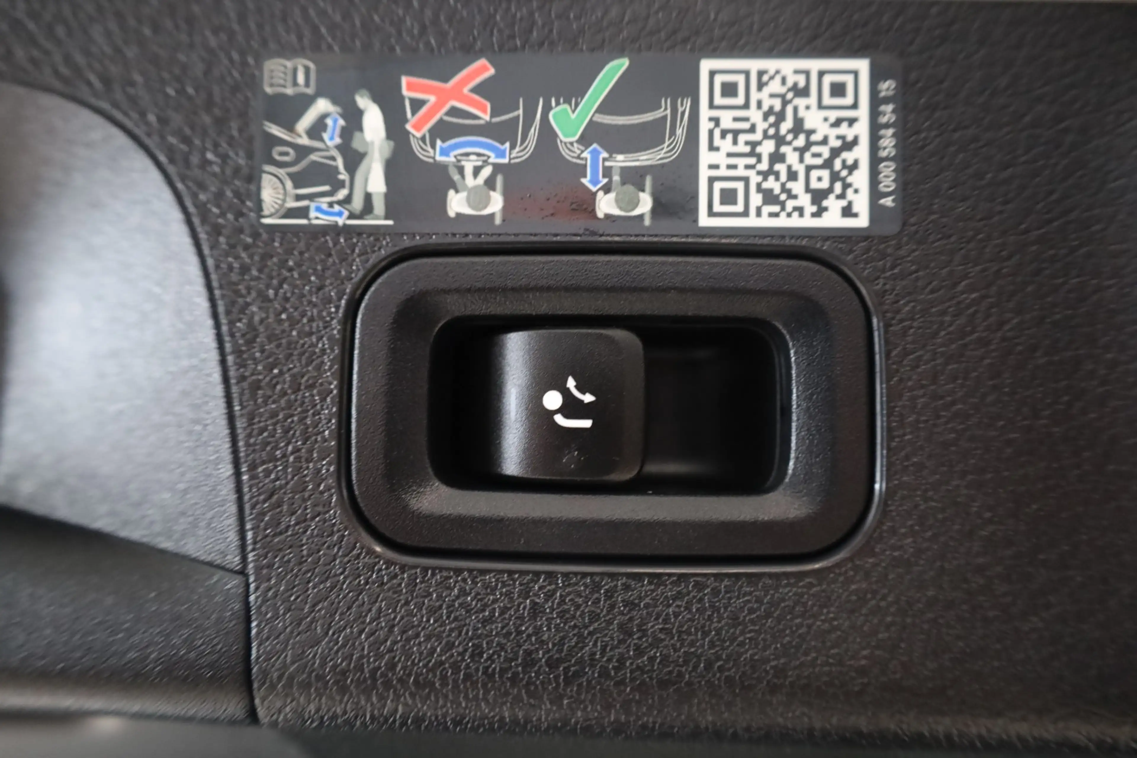 Mercedes-Benz CLA 220 d Shooting Brake AMG Line PANO/HUD — photo 13