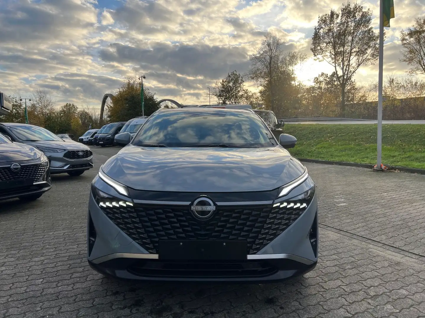 Nissan Qashqai 1.3 DIG-T MHEV TEKNA black ACC 360º Grau - 2