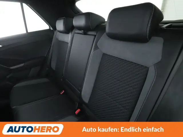 Volkswagen T-Roc view 14