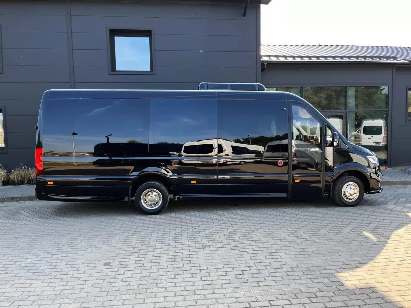 Mercedes-Benz Sprinter Tour High Class Schwarz - 2