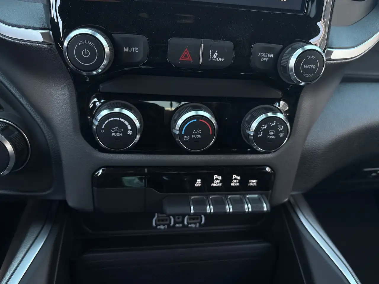 RAM 1500 снимка RAM 1500