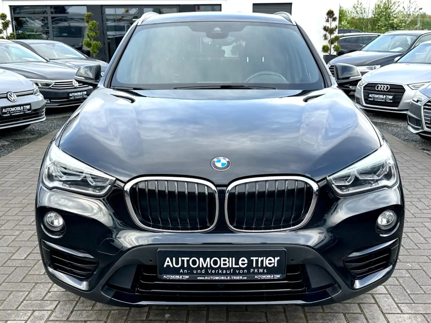 BMW X1 xDrive 20 i Sport Line  /AUTOMATIK/NAVI/LED/ Noir - 2