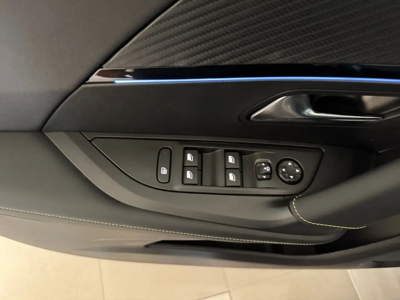 Peugeot 2008 Hybrid 145cv e-DCS6 GT auto 10