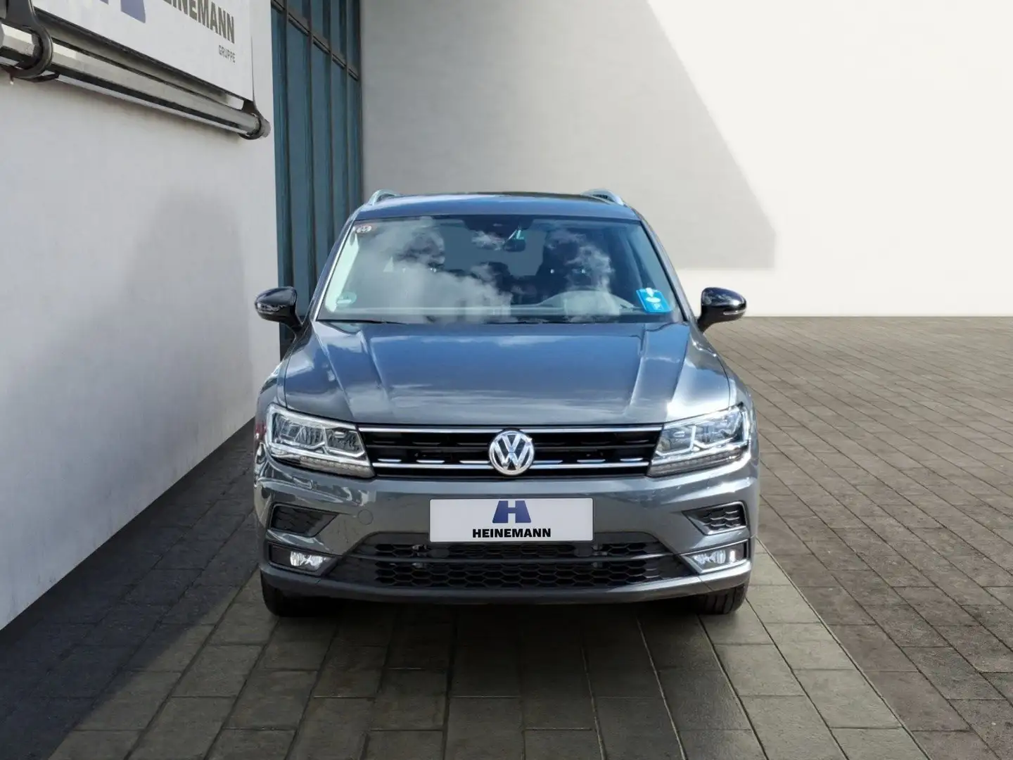 Volkswagen Tiguan 1.5 TSI IQ.Drive DSG R-Line AHK Grau - 2
