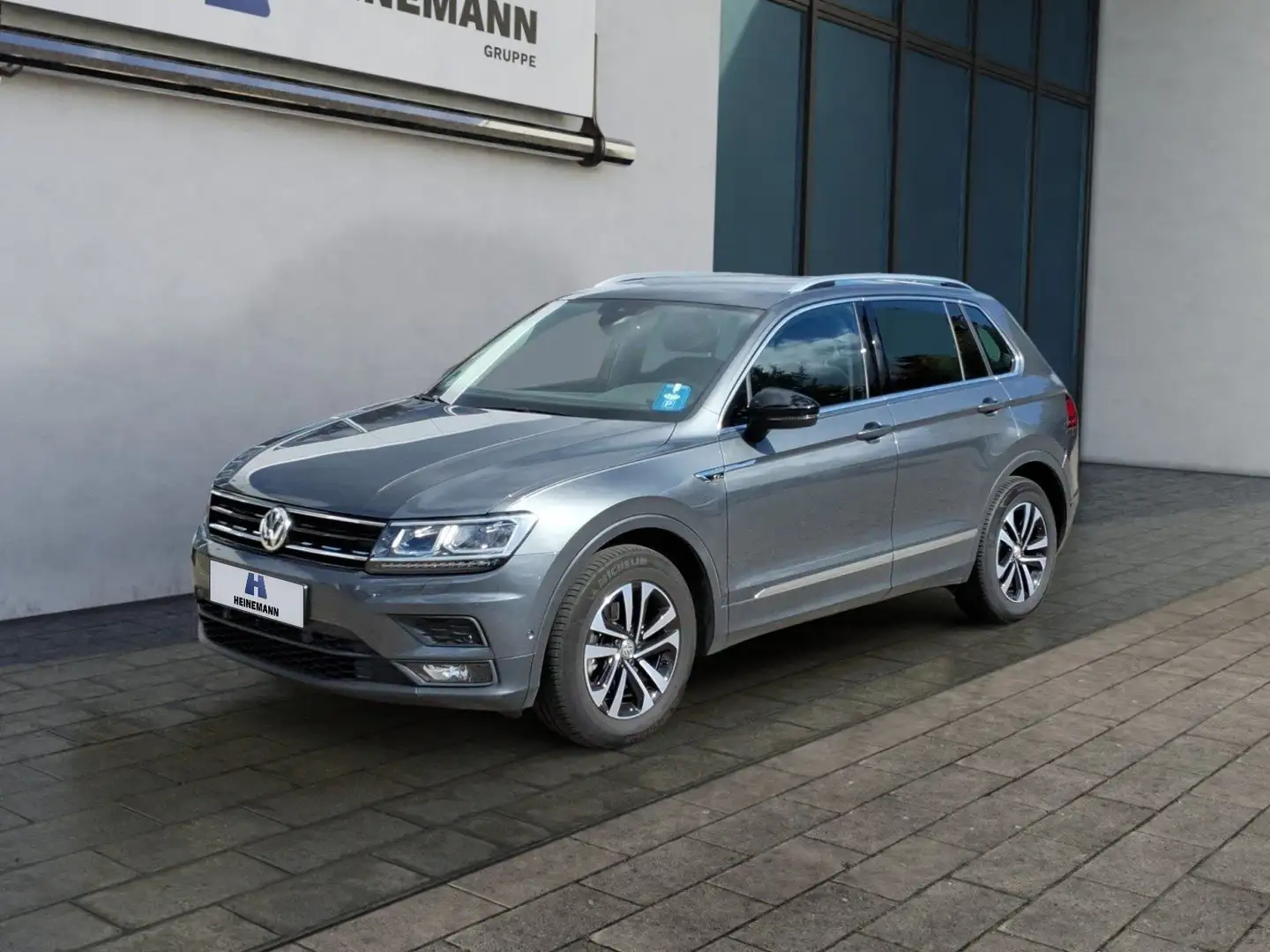 Volkswagen Tiguan 1.5 TSI IQ.Drive DSG R-Line AHK Grau - 1