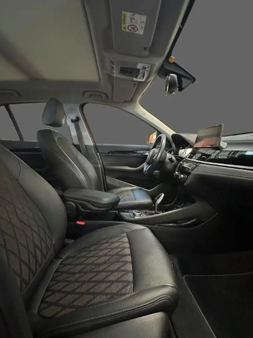 BMW X1 sDrive20d xLine Plus Grau - 2