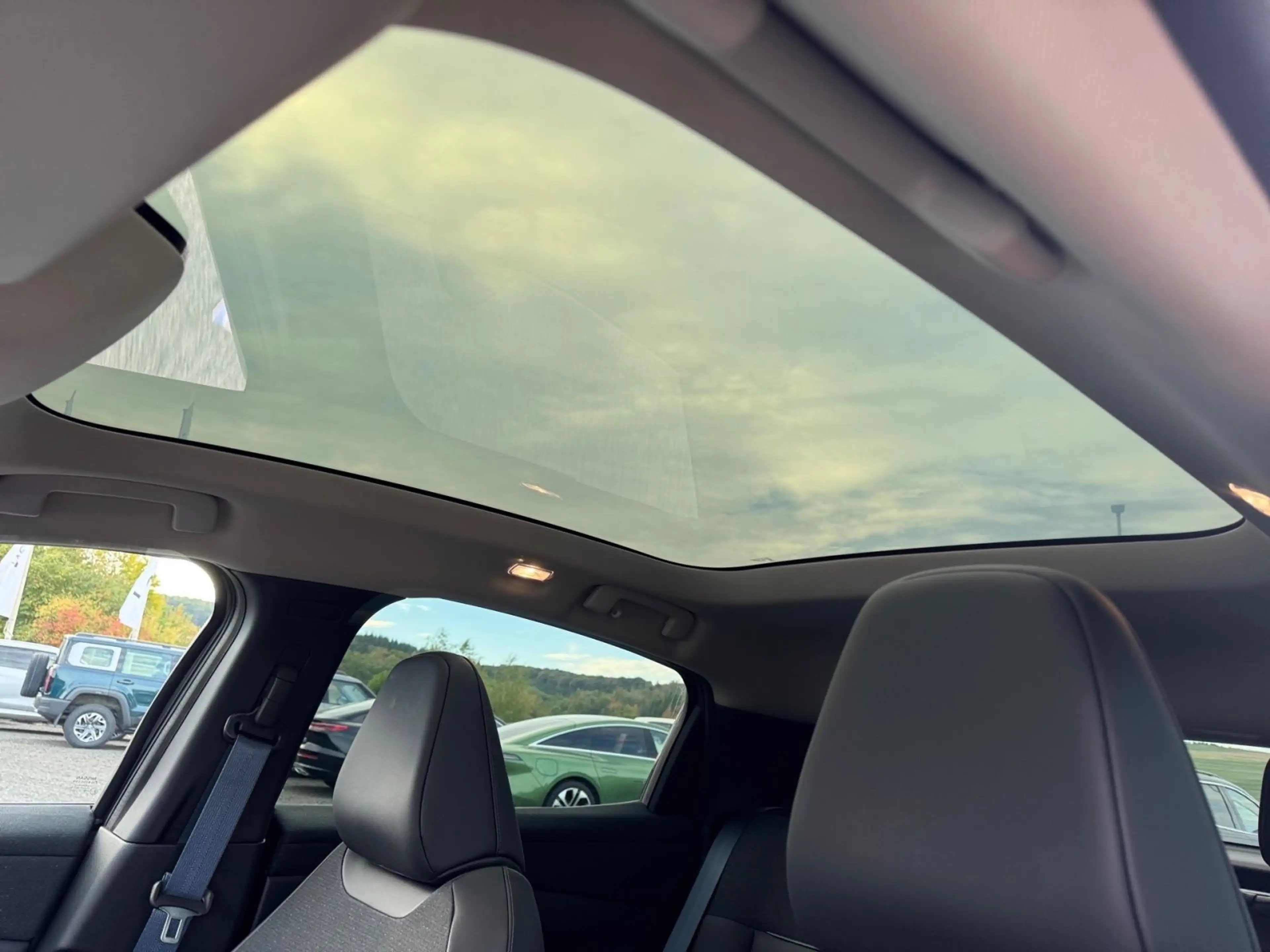 Nissan Leaf Advance *V2L* *PANO* — photo 15