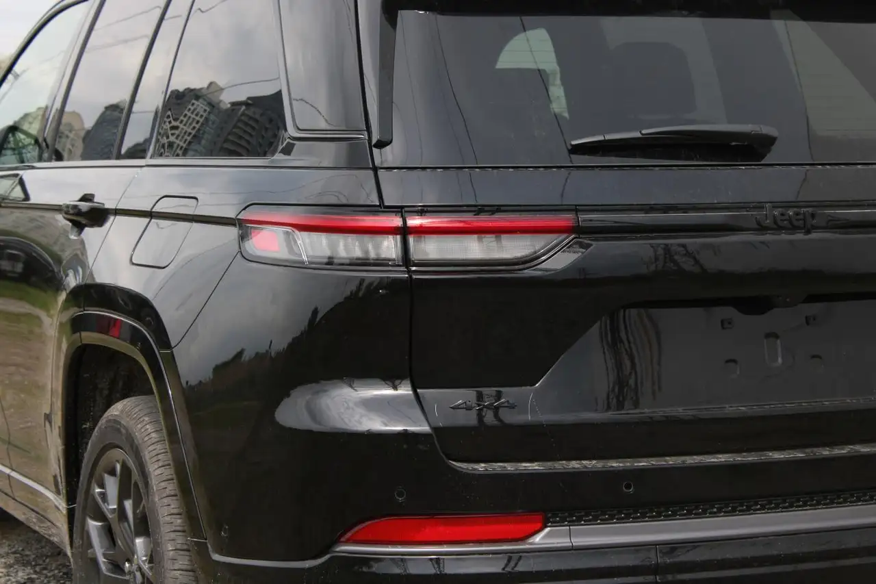 Jeep Grand Cherokee photo Jeep Grand Cherokee