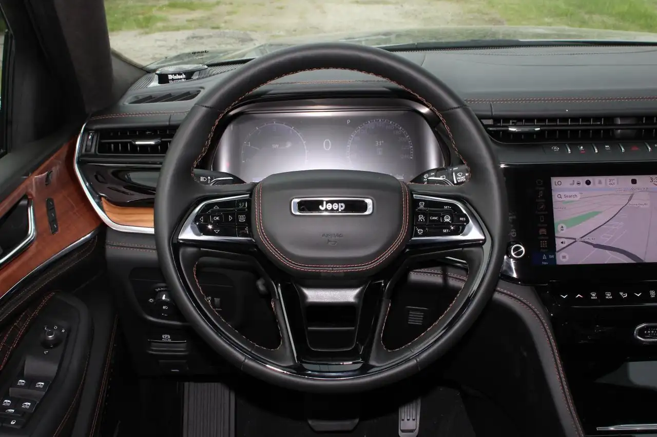 Jeep Grand Cherokee photo Jeep Grand Cherokee