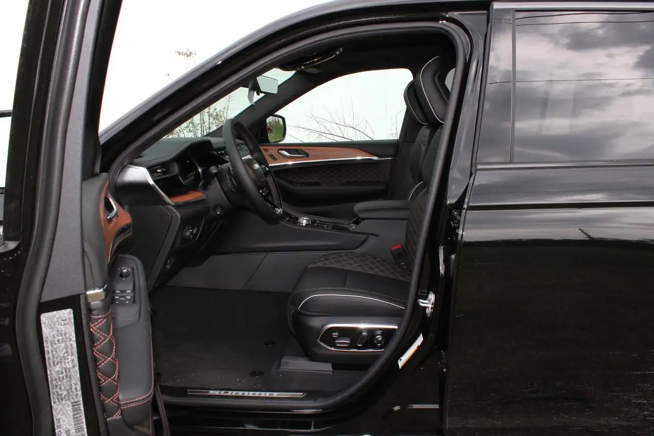Jeep Grand Cherokee photo Jeep Grand Cherokee
