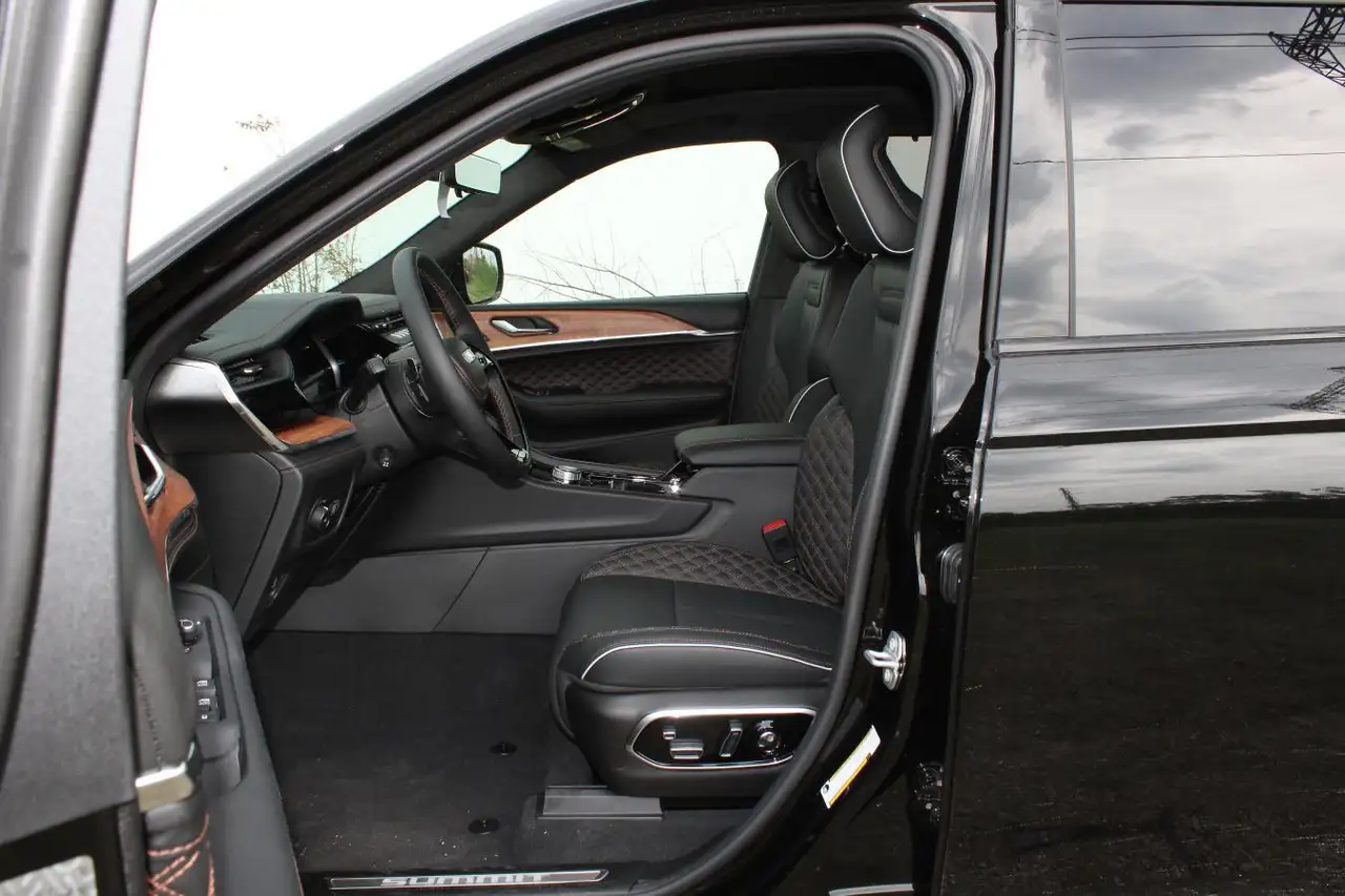 Jeep Grand Cherokee photo Jeep Grand Cherokee