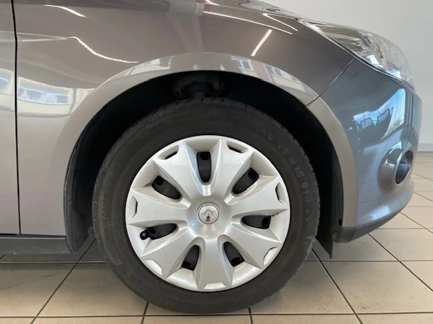 Ford Focus Turnier Trend 1.6 Ti-VCT Brown - 2