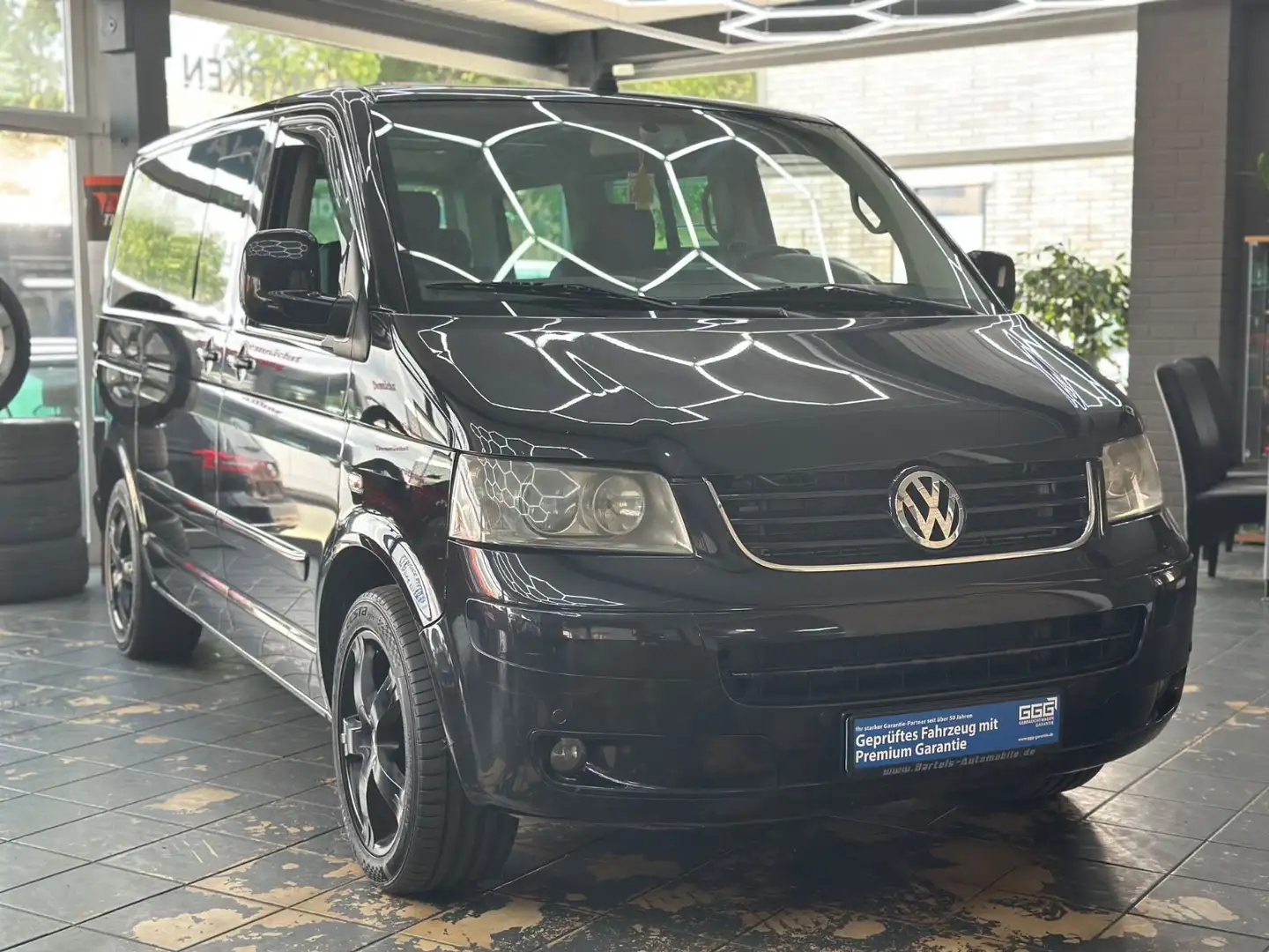 Volkswagen T5 Transporter Bus Multivan Highline Schwarz - 1