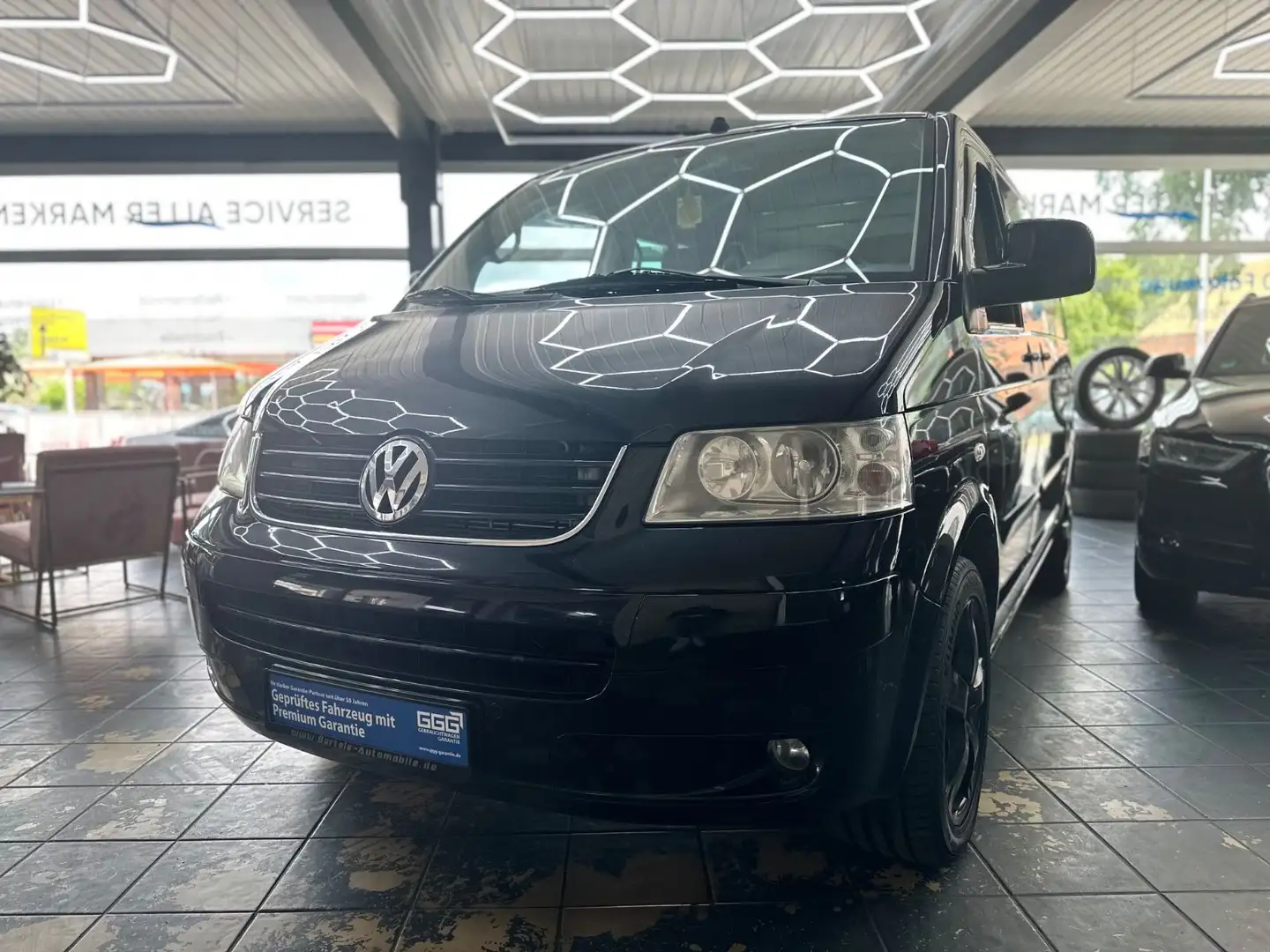 Volkswagen T5 Transporter Bus Multivan Highline Schwarz - 2
