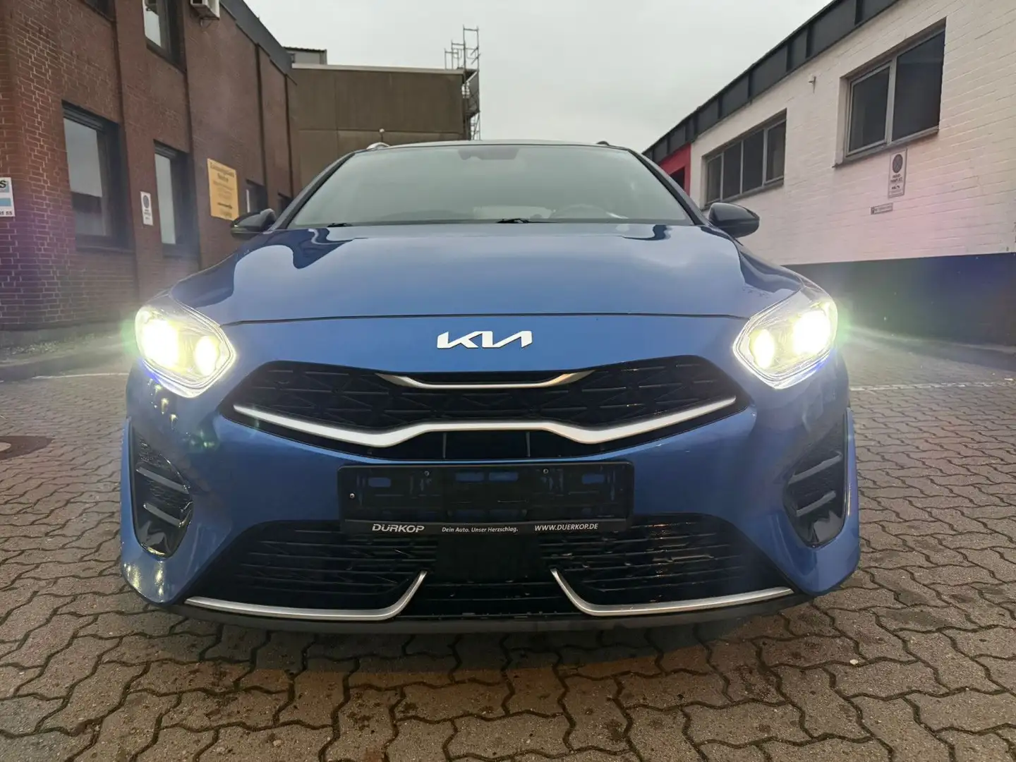 Kia Ceed / cee'd Kia Ceed SW 1.6 CRDi AUT. *GT-LINE*PANO*VIRTUAL* Blau - 1