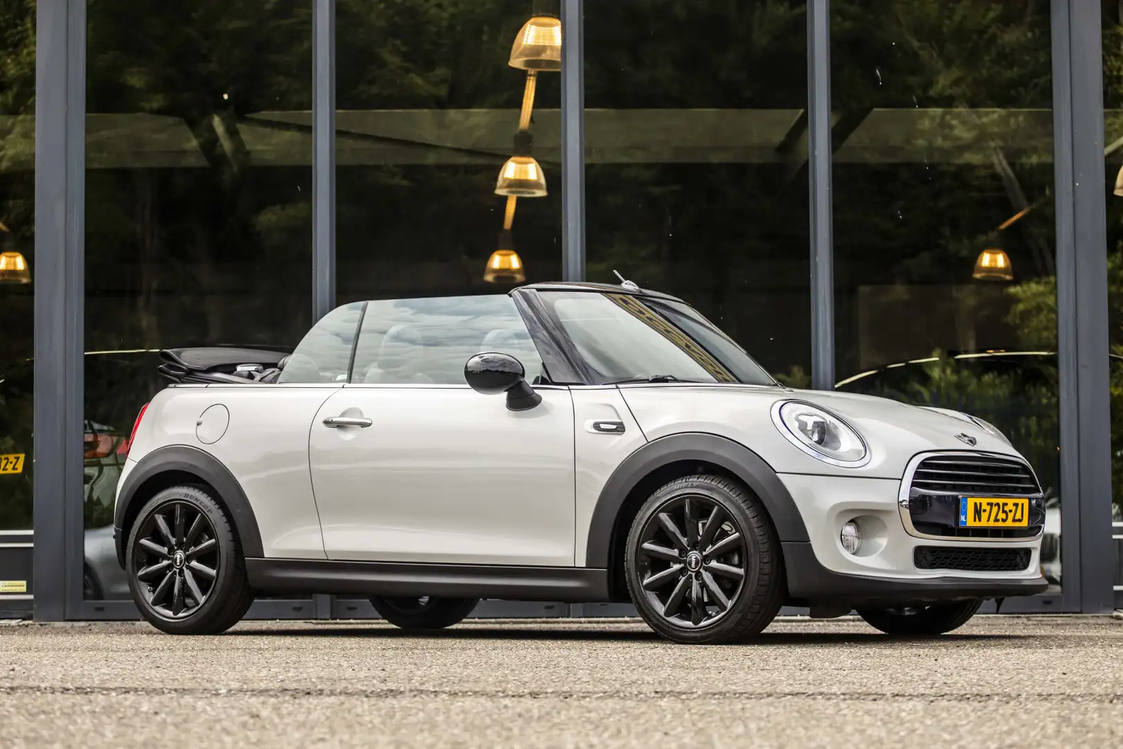 MINI Cooper Cabrio Mini 1.5 Chili Business Wit - 1