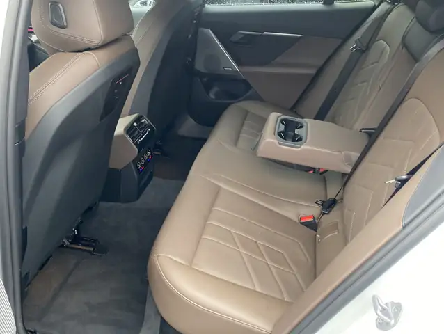 BMW 5 Series view 8