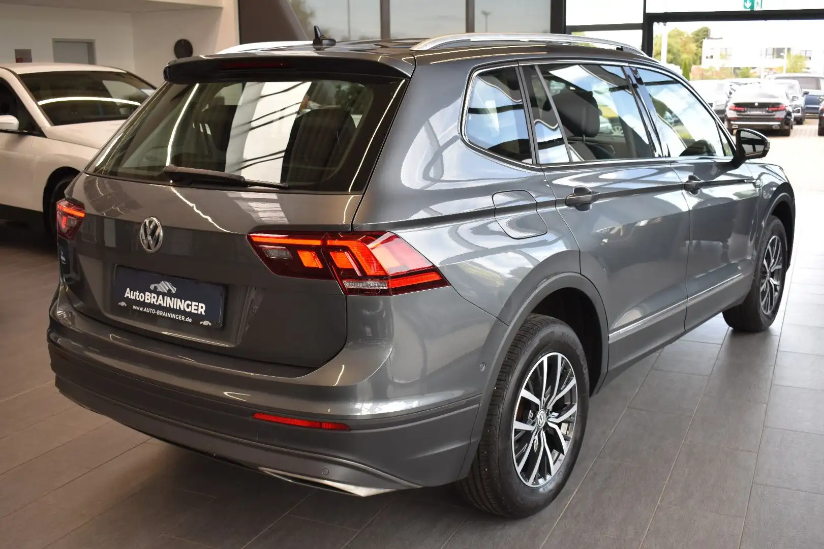 Volkswagen Tiguan Allspace 2.0TDI DSG 7-Sitzer LED~VirtualC Grau - 2