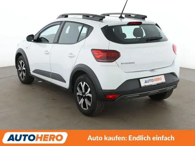Dacia Sandero view 4
