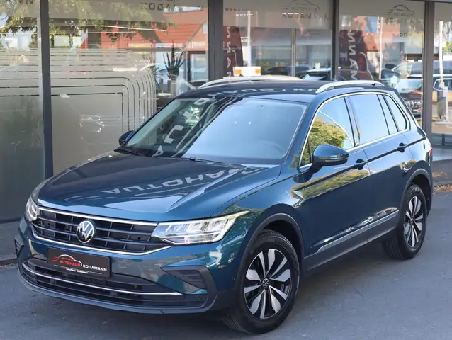 Volkswagen Tiguan view 2