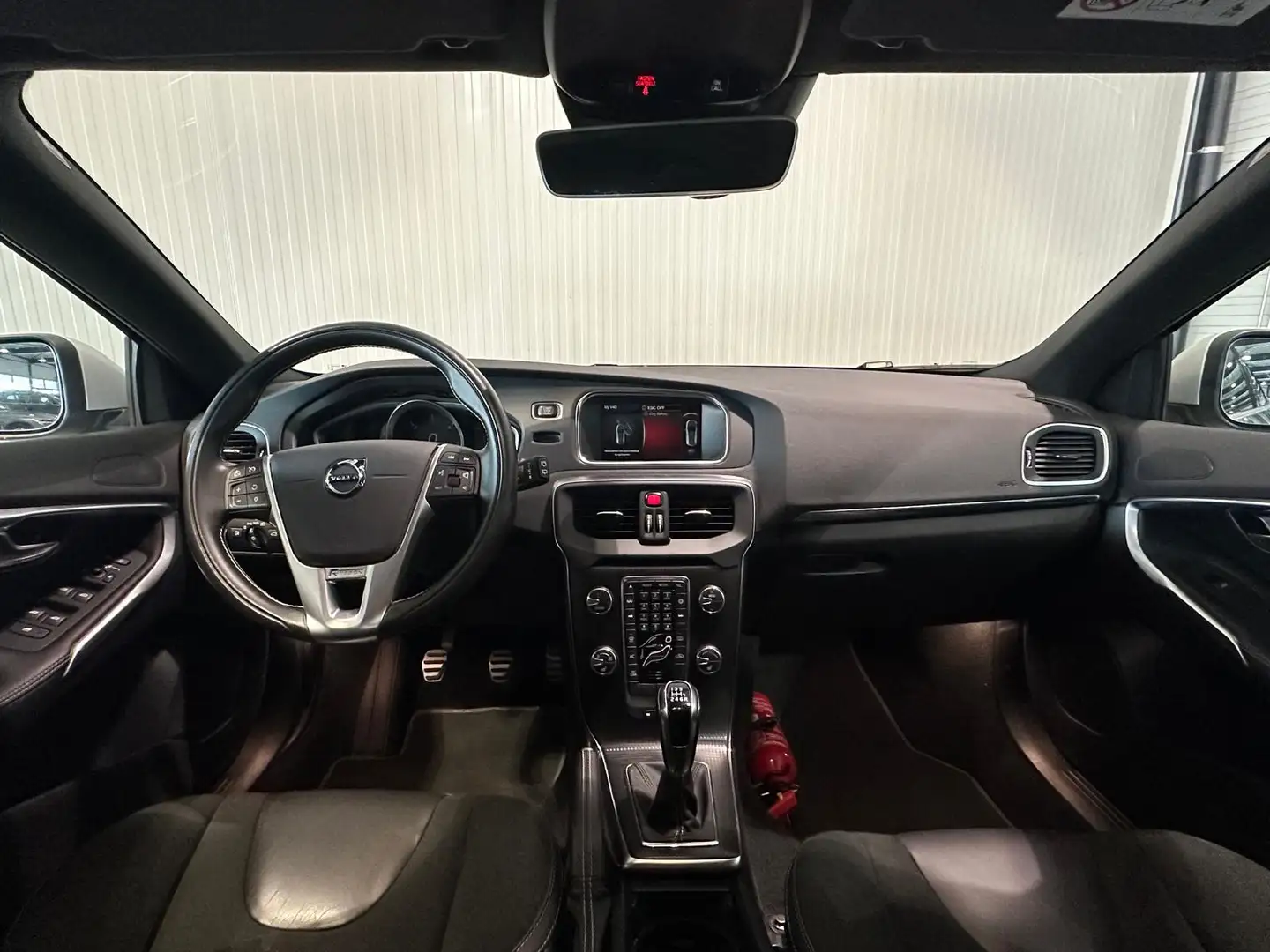 Volvo V40 D2 R-Design Stoelverwarming Navigatie 120pk Grijs - 2