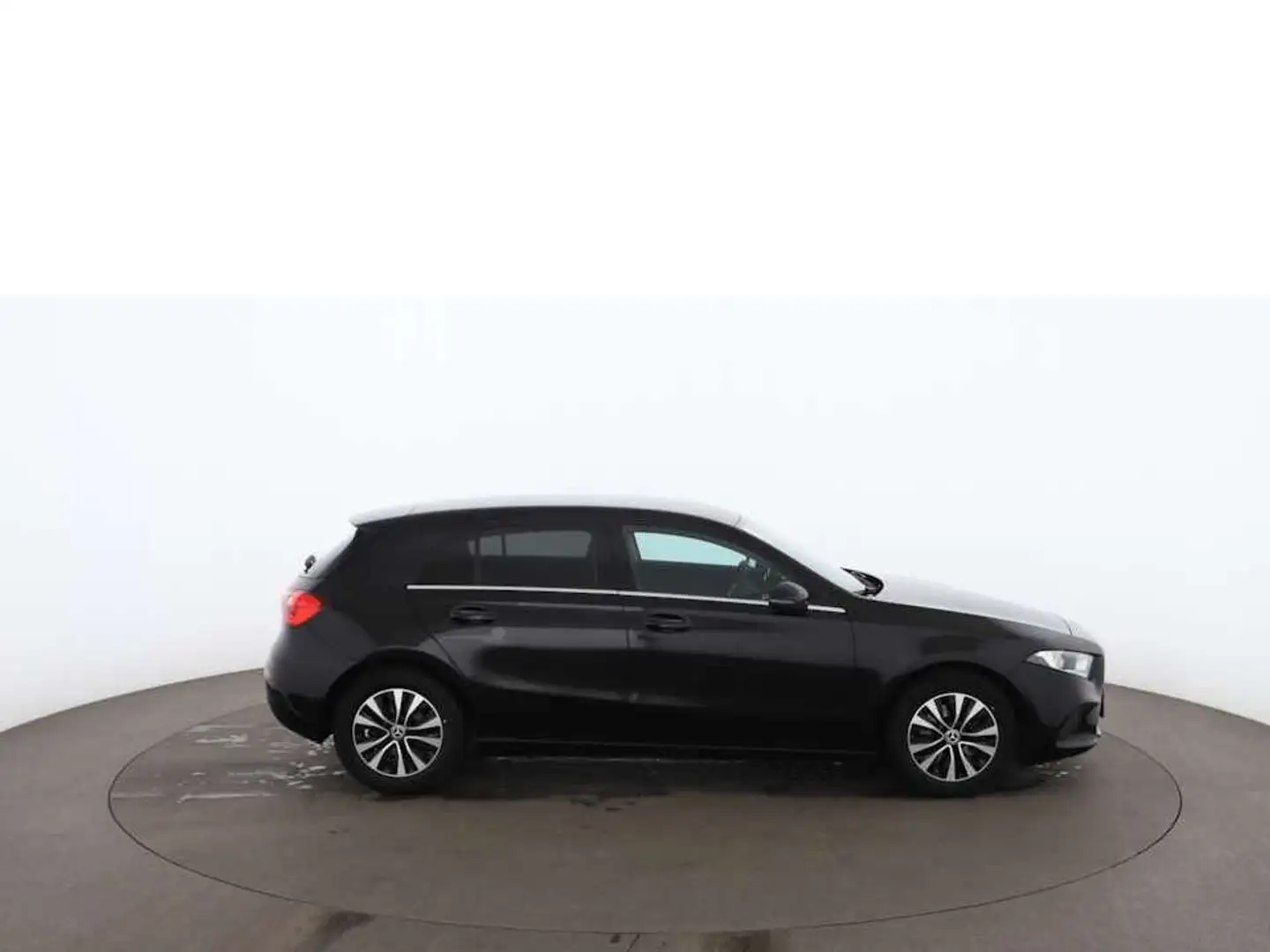 Mercedes-Benz A 200 d 4Matic Aut AHK NAVI LEDER SITZHZG R-CAM Noir - 2
