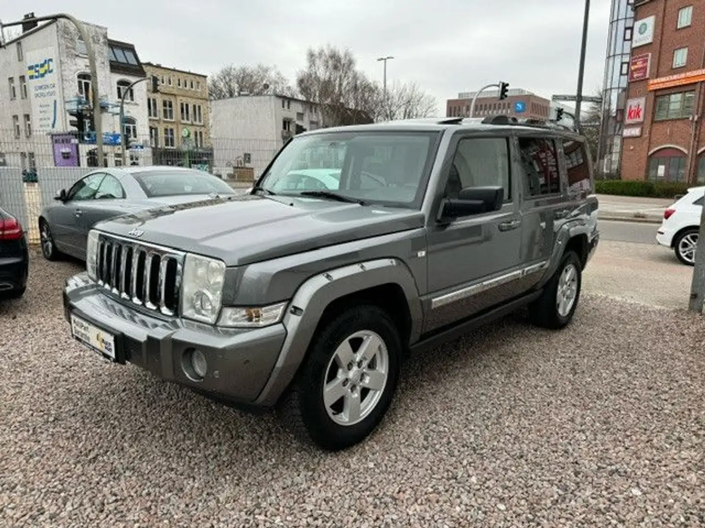 Jeep Commander 3.0 CRD V6 Limited 1.Hand 7 Sitzer siva - 1