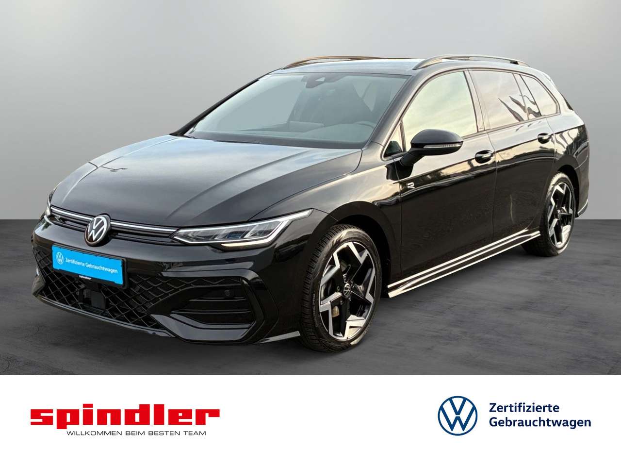 Volkswagen Golf Variant 2025 — R-Line 1.5 eTSI DSG / CarPlay, LED