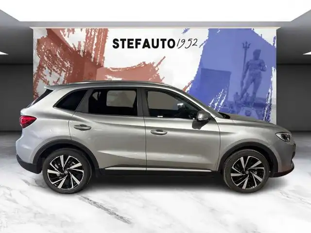 MG ZS view 3