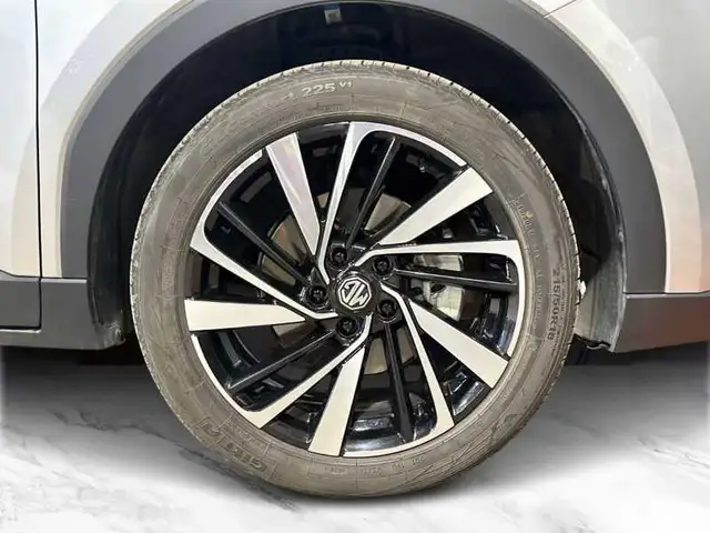 MG ZS view 8