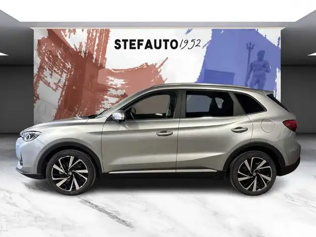 MG ZS view 4