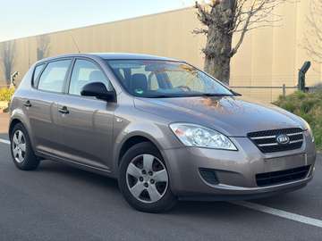 Cee'd 1.4i * ESSENCE * INTERIEUR CUIR