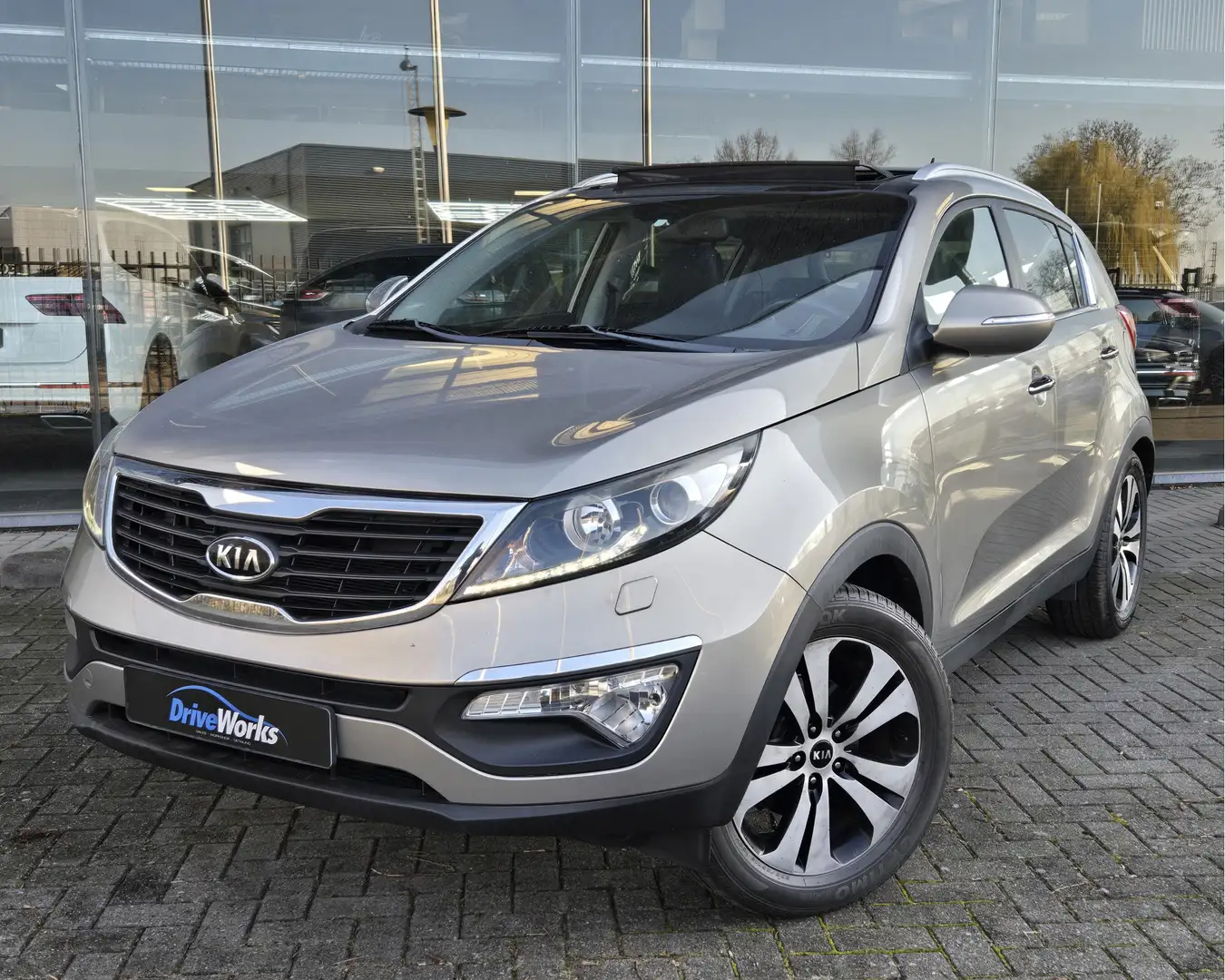 Kia Sportage 2.0 X-clusive | Xenon | Pano | Leer | Trekhaak | N Grau - 1