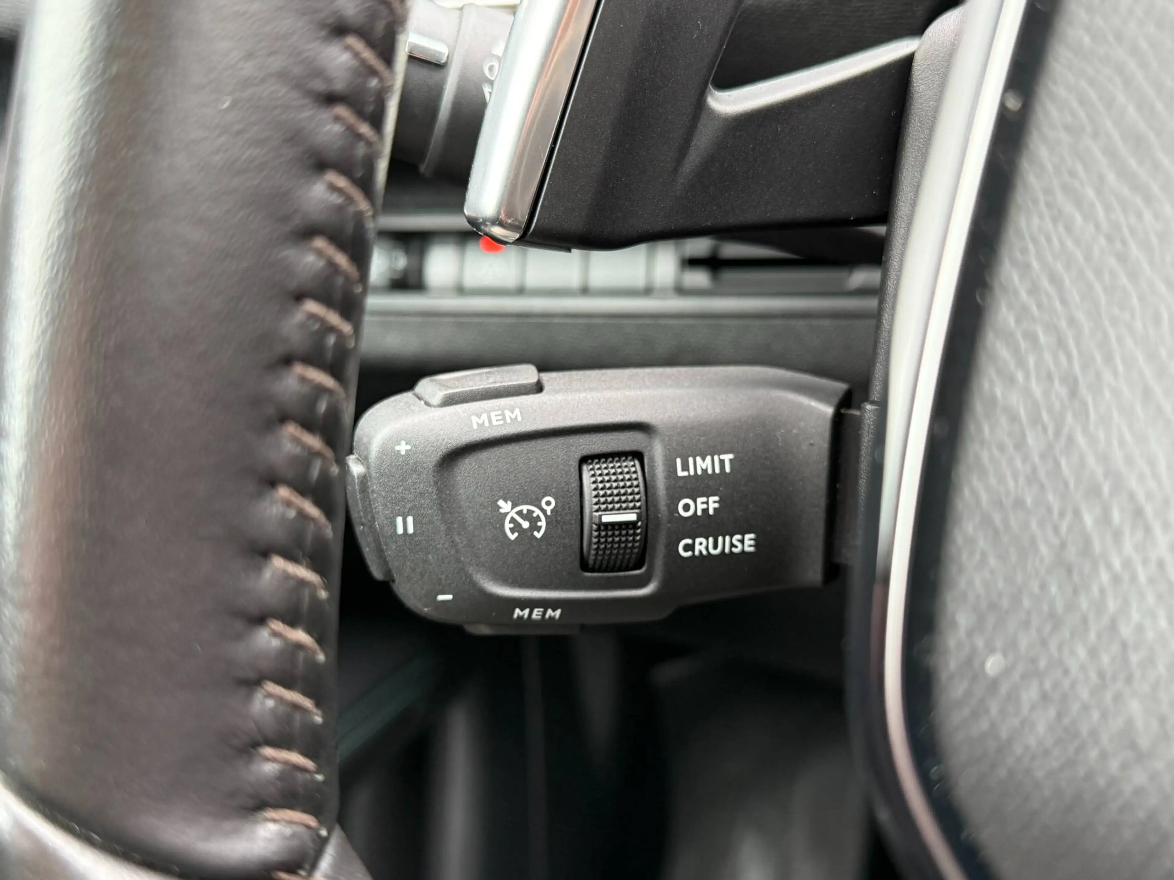 Peugeot 3008 AUTOMAAT / LEDER / CARPLAY / CAMERA / NAVIGATIE / — photo 27