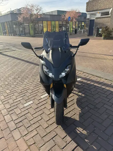 Yamaha TMAX 560