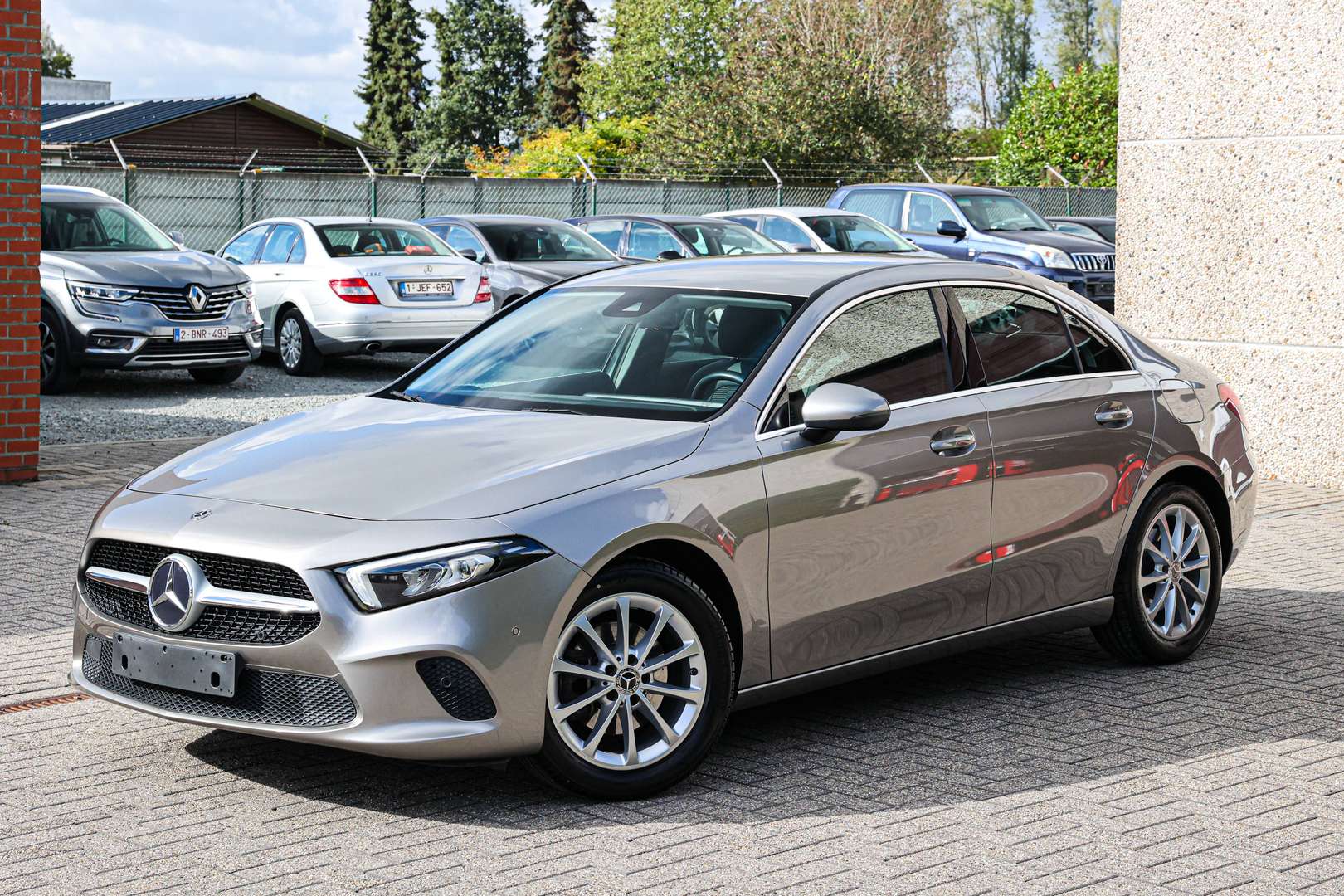 Mercedes-Benz A 200 nuo 382 €/ mėn Benzinas 2020m. Sedanas Automatinė